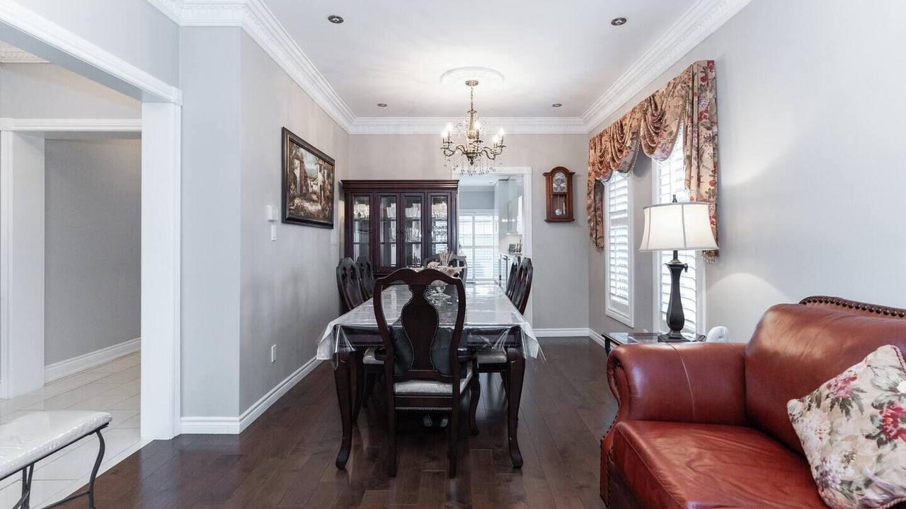 Photo of Livingroom in Hurontario