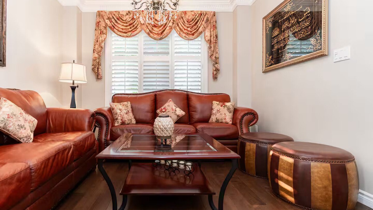 Photo of Livingroom in Hurontario