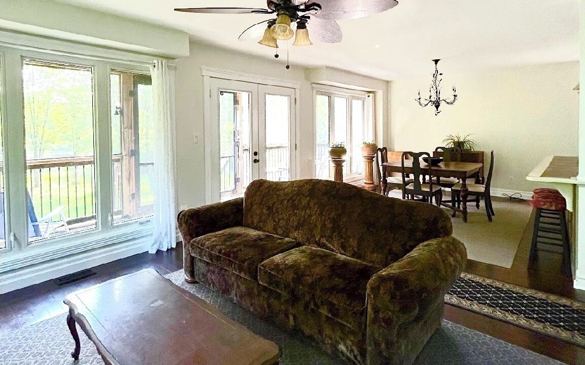 Photo of Livingroom in Magnetawan