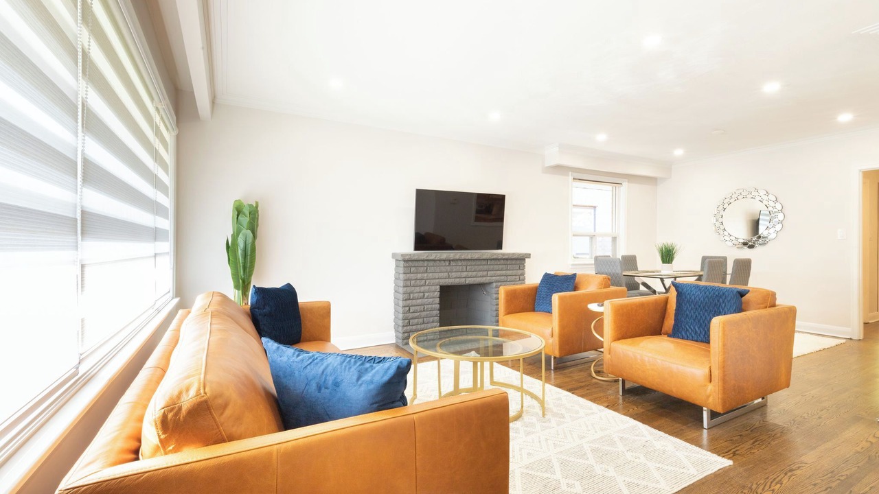 Photo of Livingroom in Thornhill