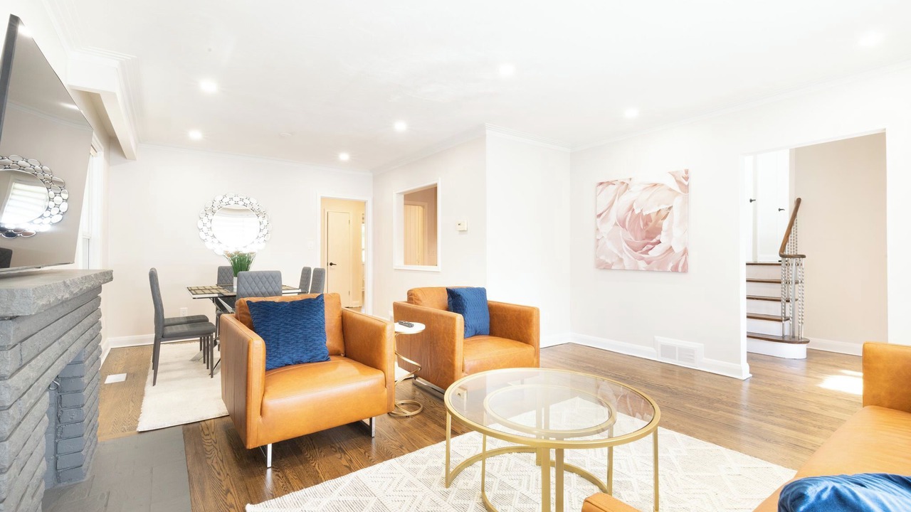 Photo of Livingroom in Thornhill