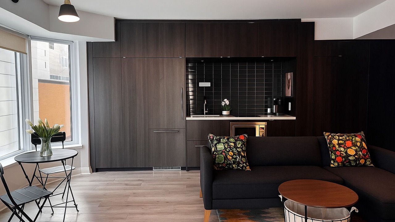 Photo of Livingroom in Bloor-Yorkville