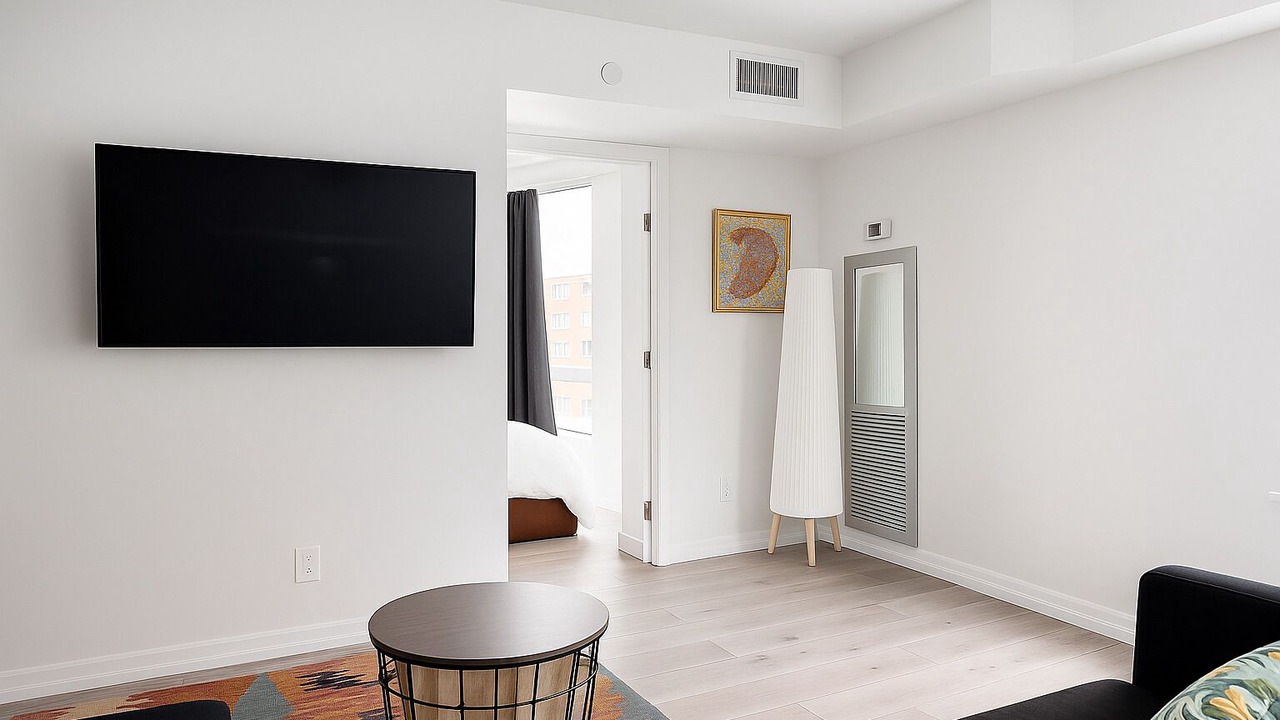 Photo of Livingroom in Bloor-Yorkville