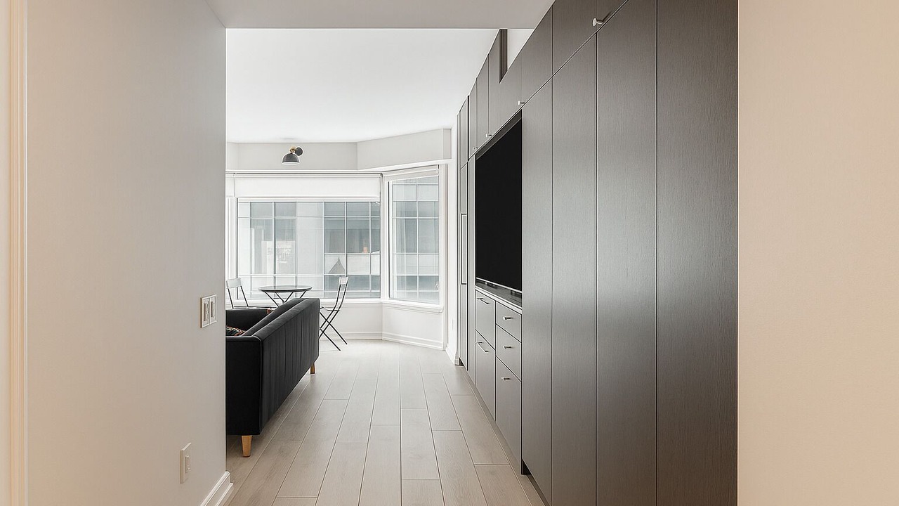 Photo of Livingroom in Bloor-Yorkville