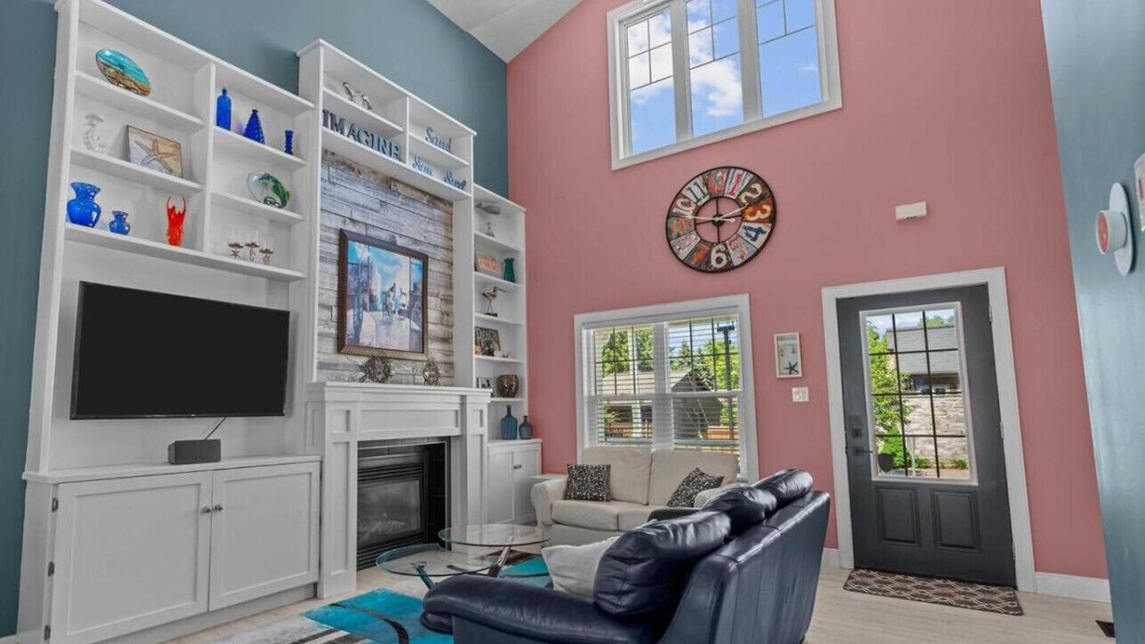 Photo of Livingroom in Grand Bend