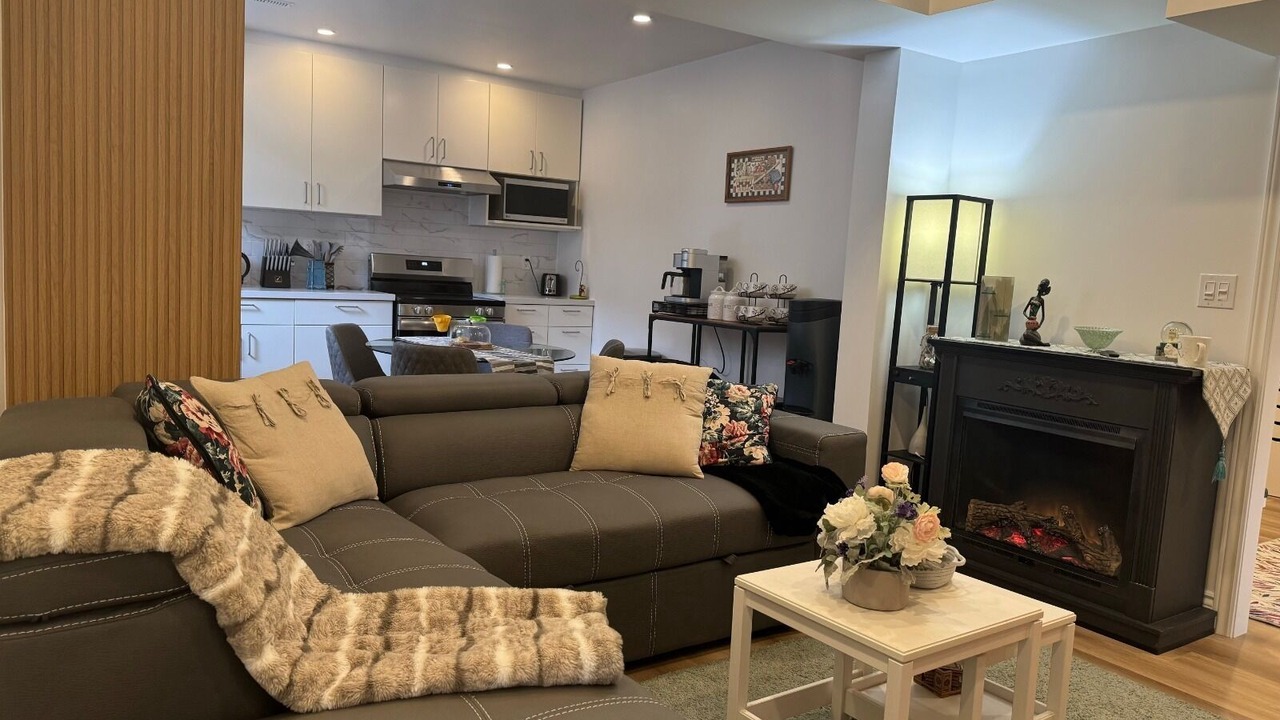 Photo of Livingroom in Halton Regional Municipality