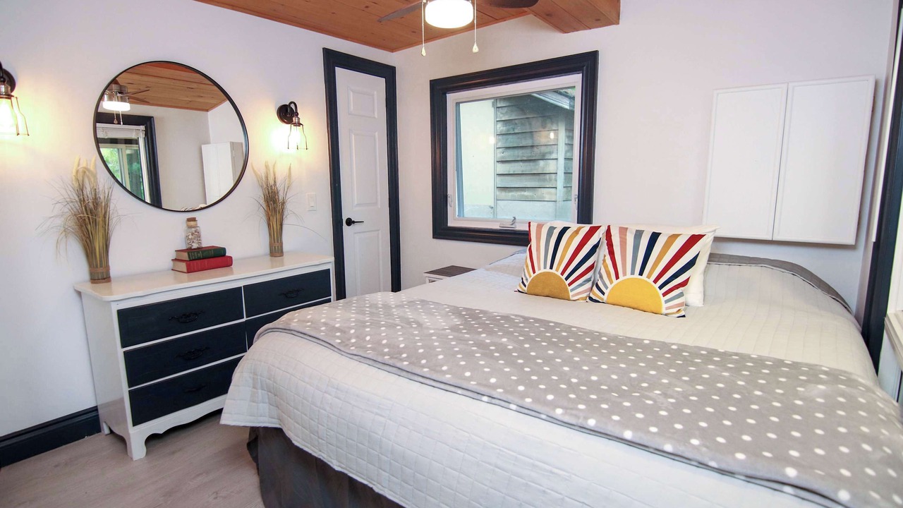 Photo of Bedroom in Gravenhurst