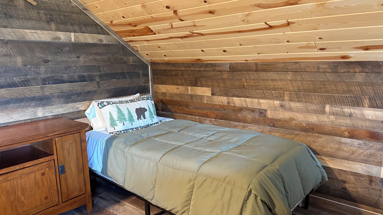 Photo of Bedroom in Crane Lake