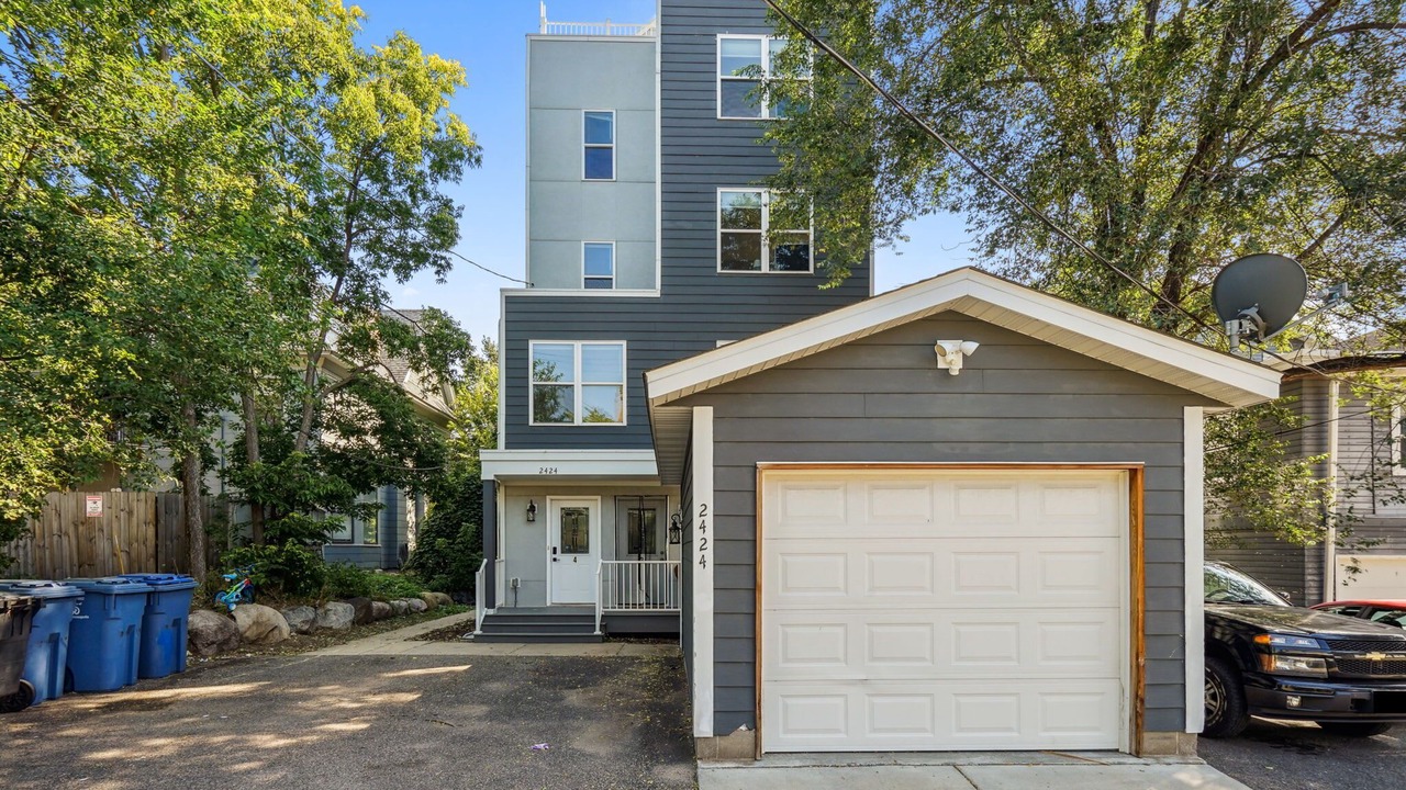 Photo of Outdoor in Lowry Hill East