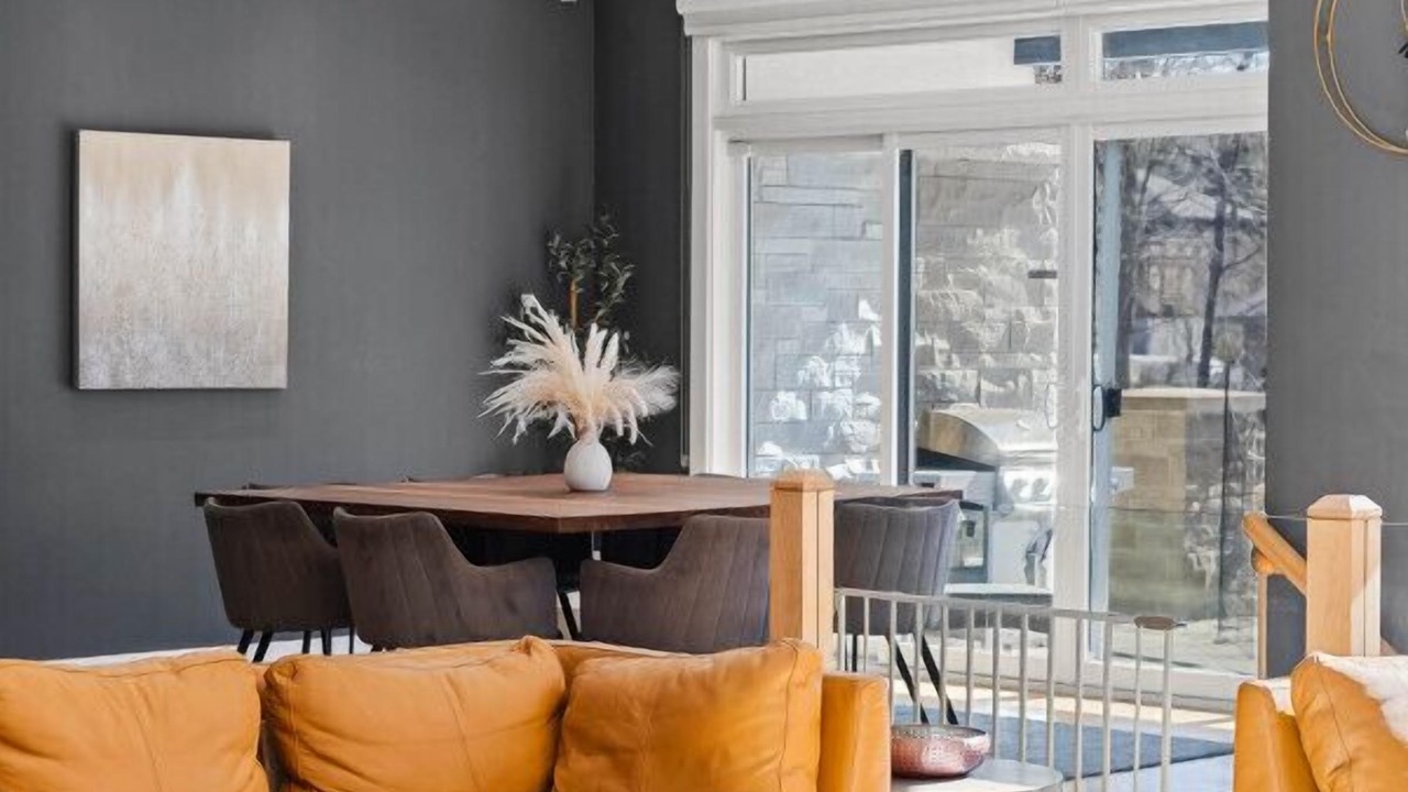 Photo of Livingroom in Ottawa Division