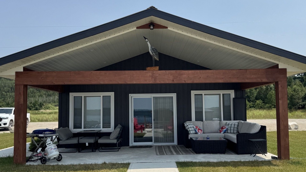 Photo of Patio Balcony in Manitoulin District