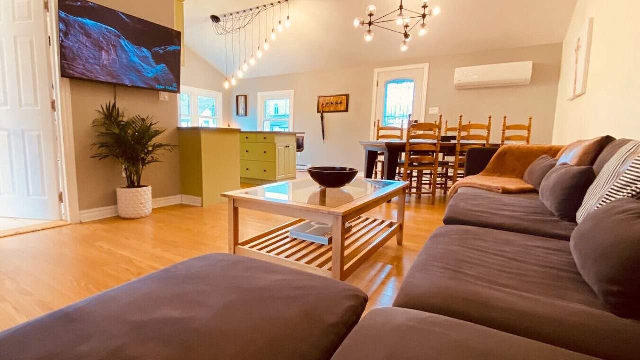 Photo of Livingroom in Inner Harbour