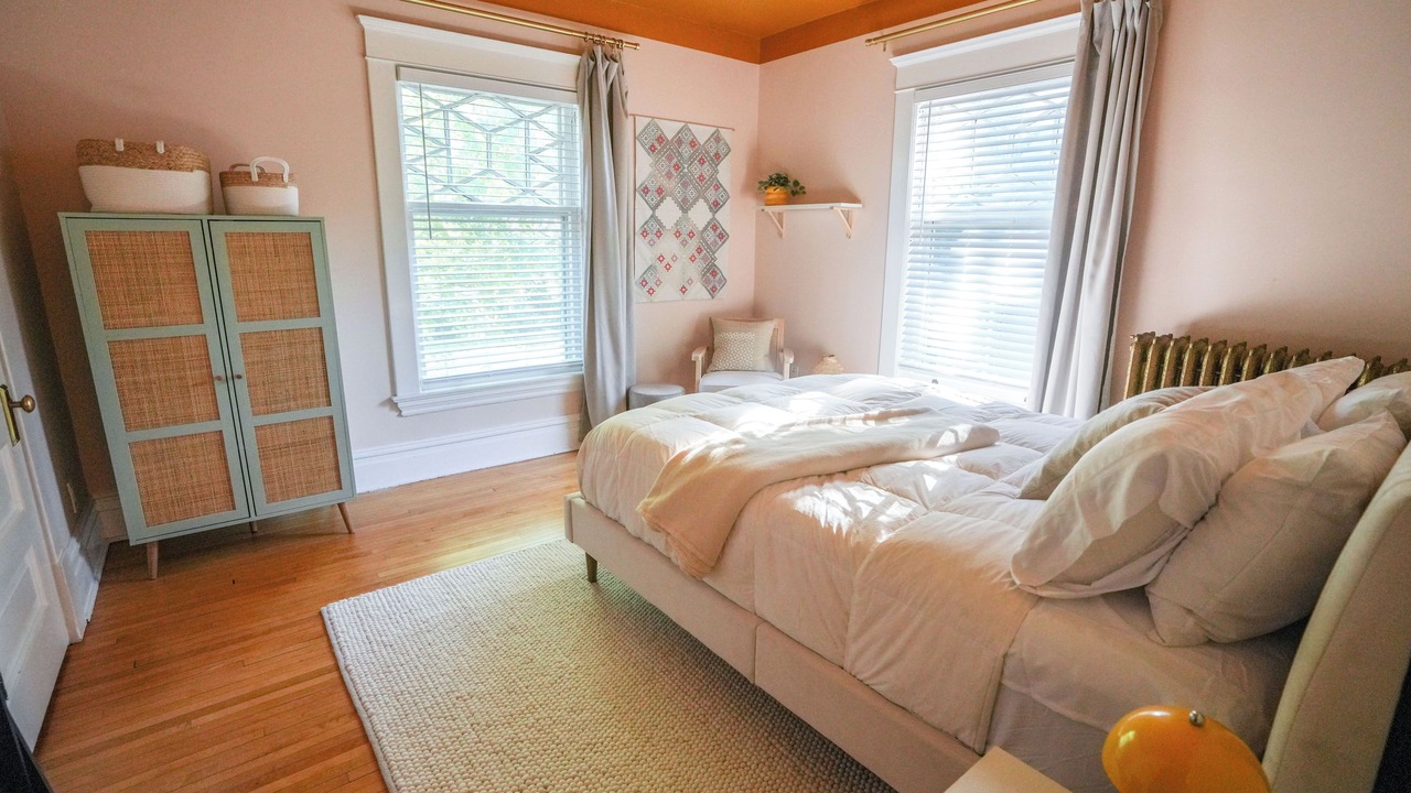 Photo of Bedroom in Summit - University