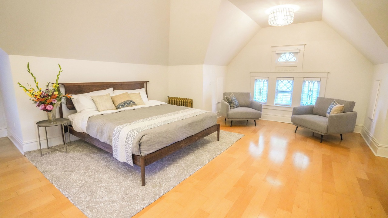 Photo of Bedroom in Summit - University