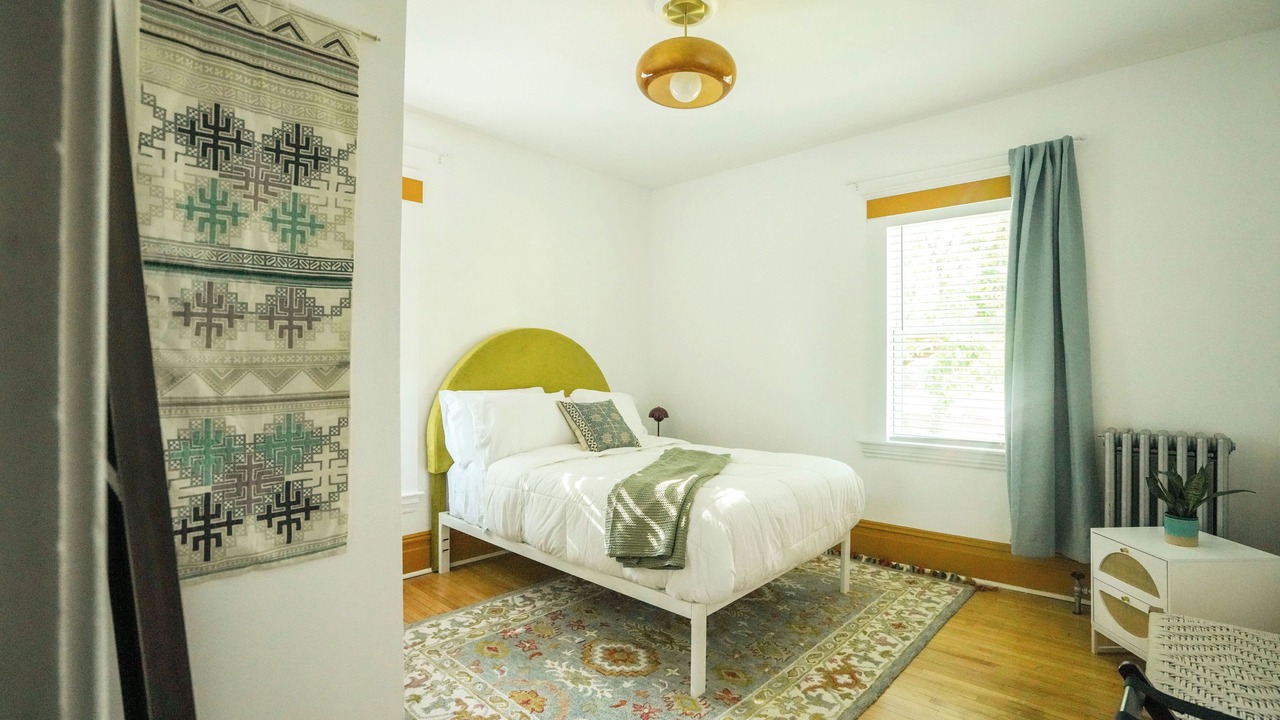 Photo of Bedroom in Summit - University