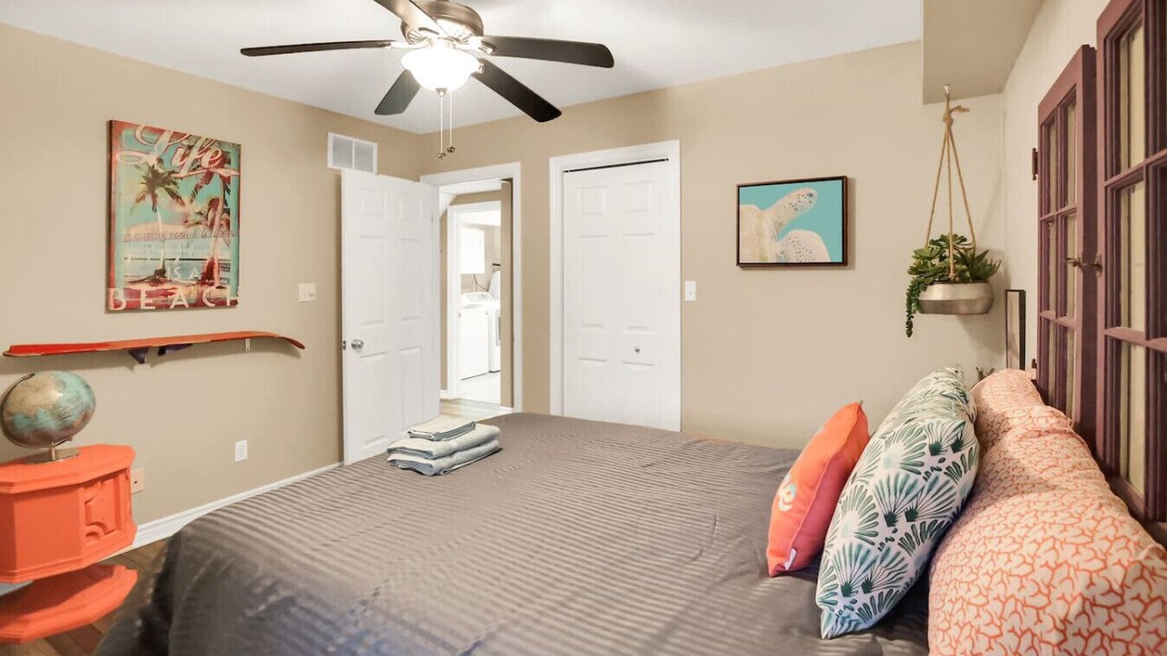 Photo of Bedroom in Crystal Beach