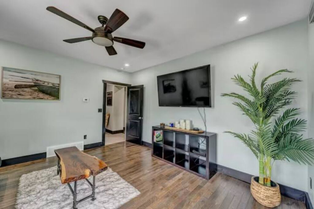 Photo of Livingroom in Puce