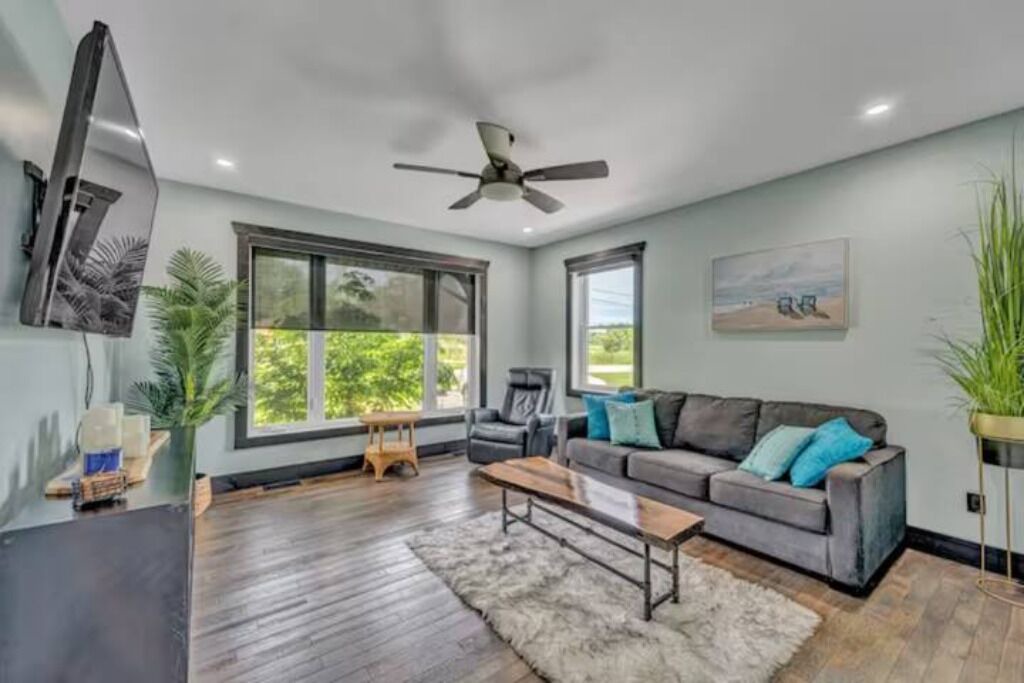 Photo of Livingroom in Puce
