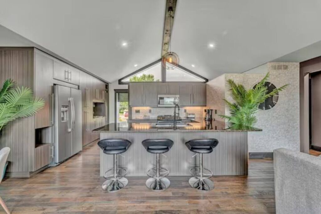 Photo of Kitchen in Puce