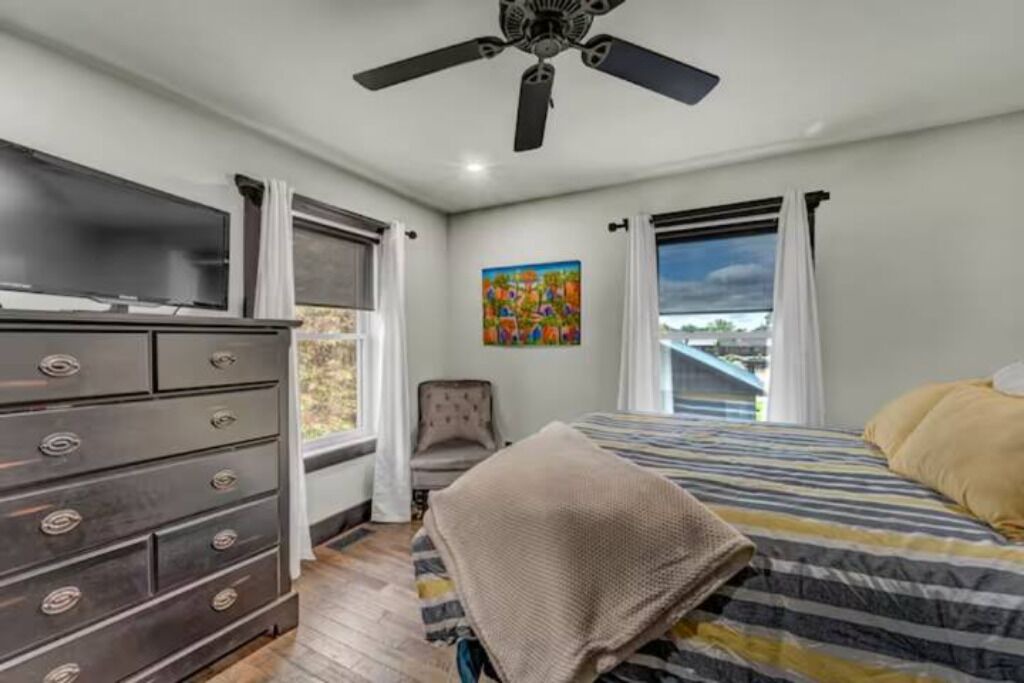 Photo of Bedroom in Puce