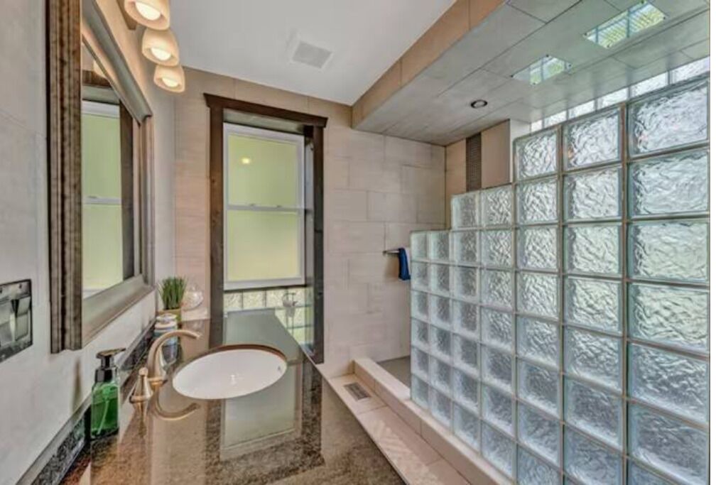 Photo of Bathroom in Puce