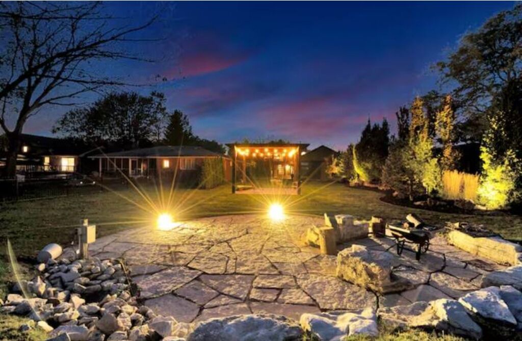Photo of Outdoor in Puce