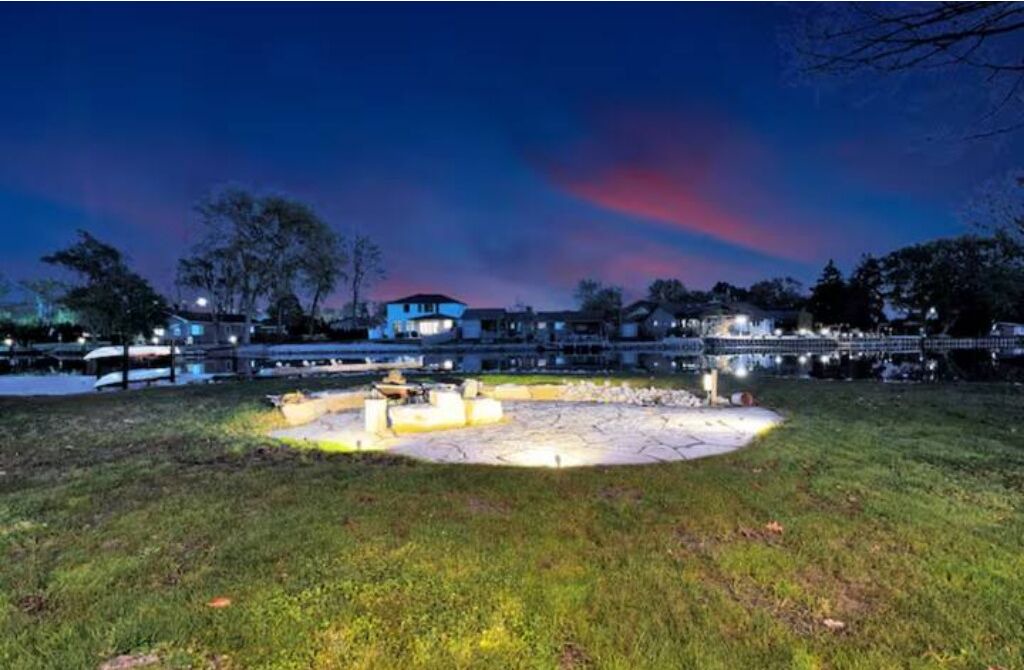 Photo of Outdoor in Puce