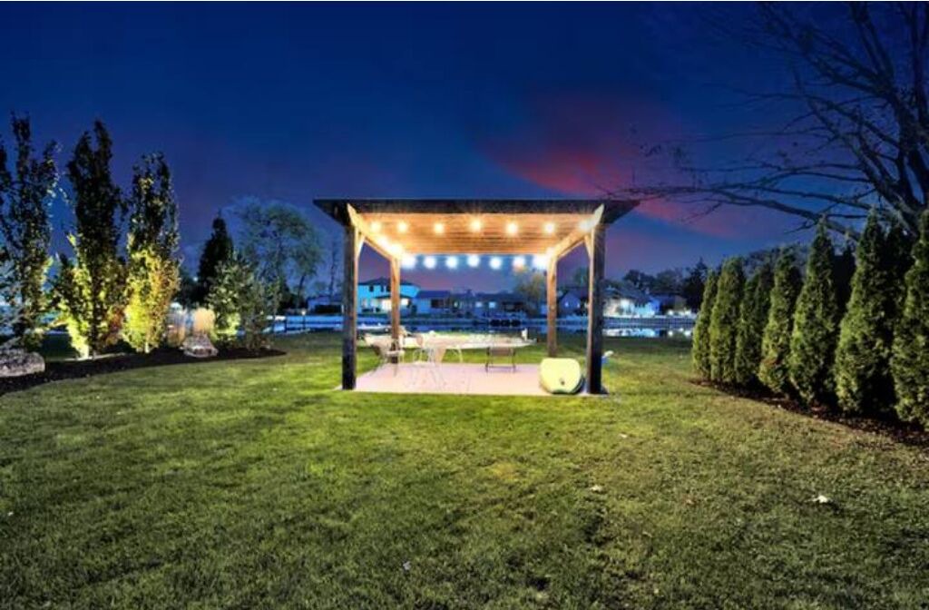 Photo of Outdoor in Puce