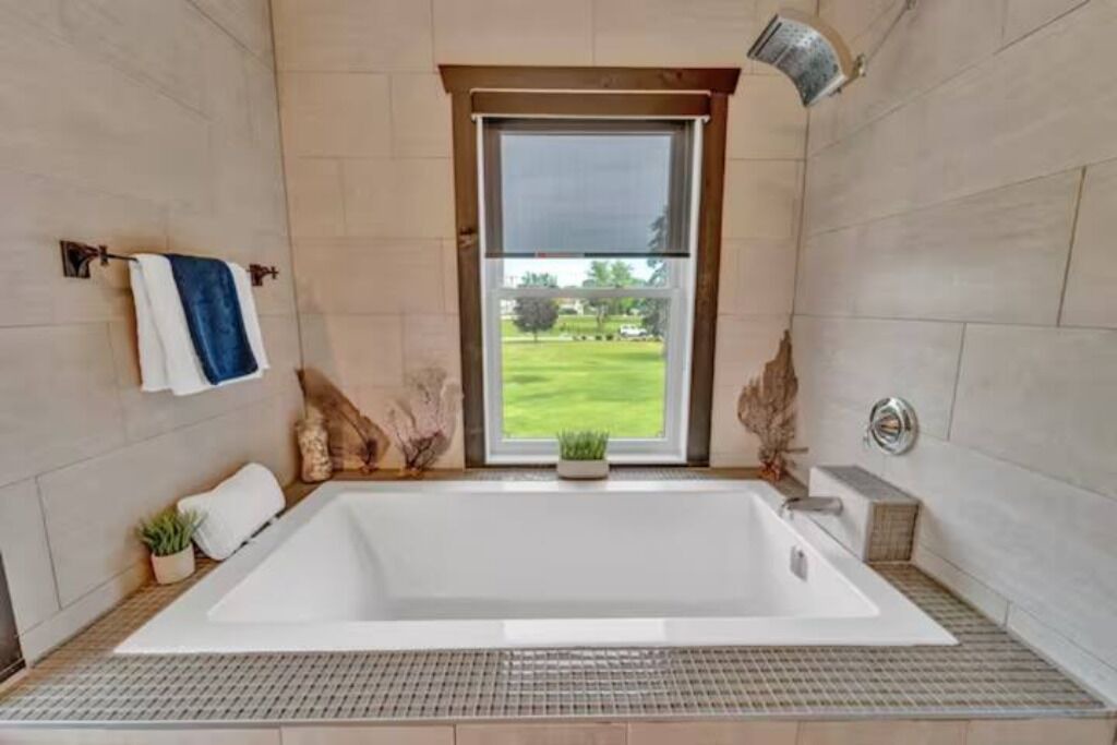 Photo of Bathroom in Puce