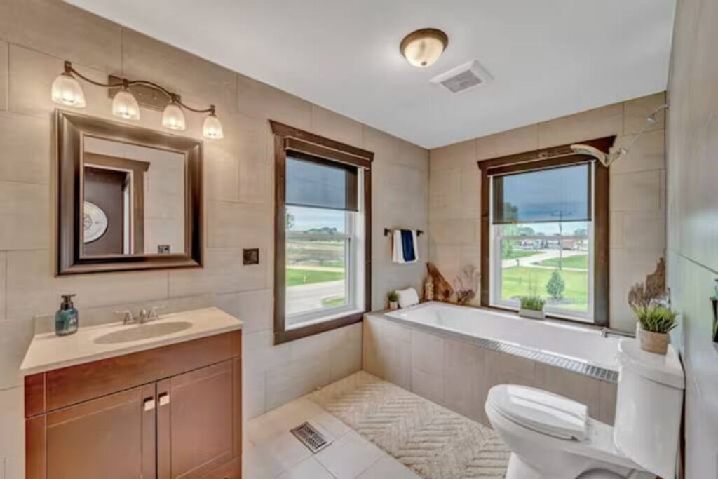 Photo of Bathroom in Puce