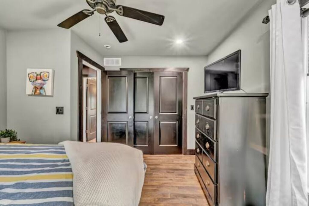 Photo of Bedroom in Puce