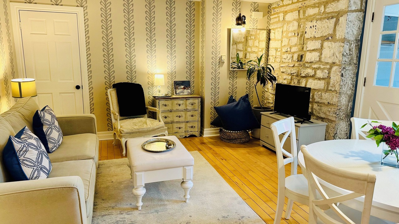 Photo of Livingroom in Amherstview