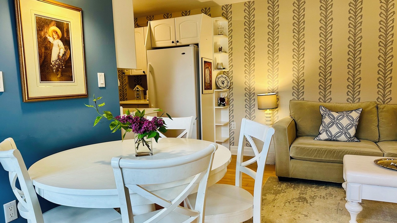Photo of Livingroom in Amherstview