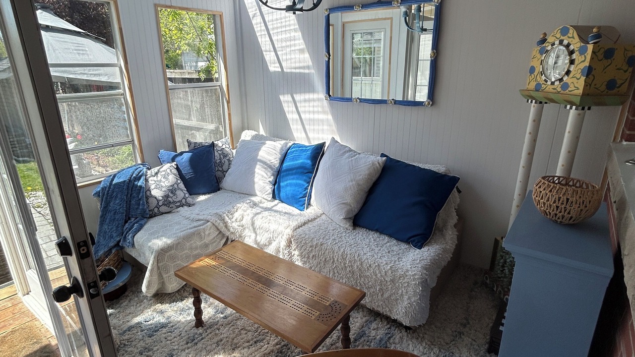 Photo of Livingroom in Kingston