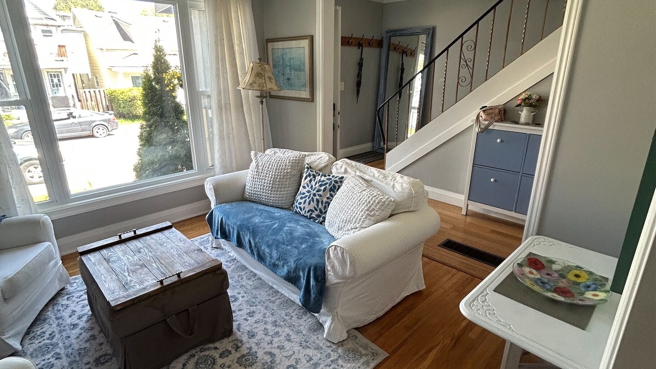 Photo of Livingroom in Kingston