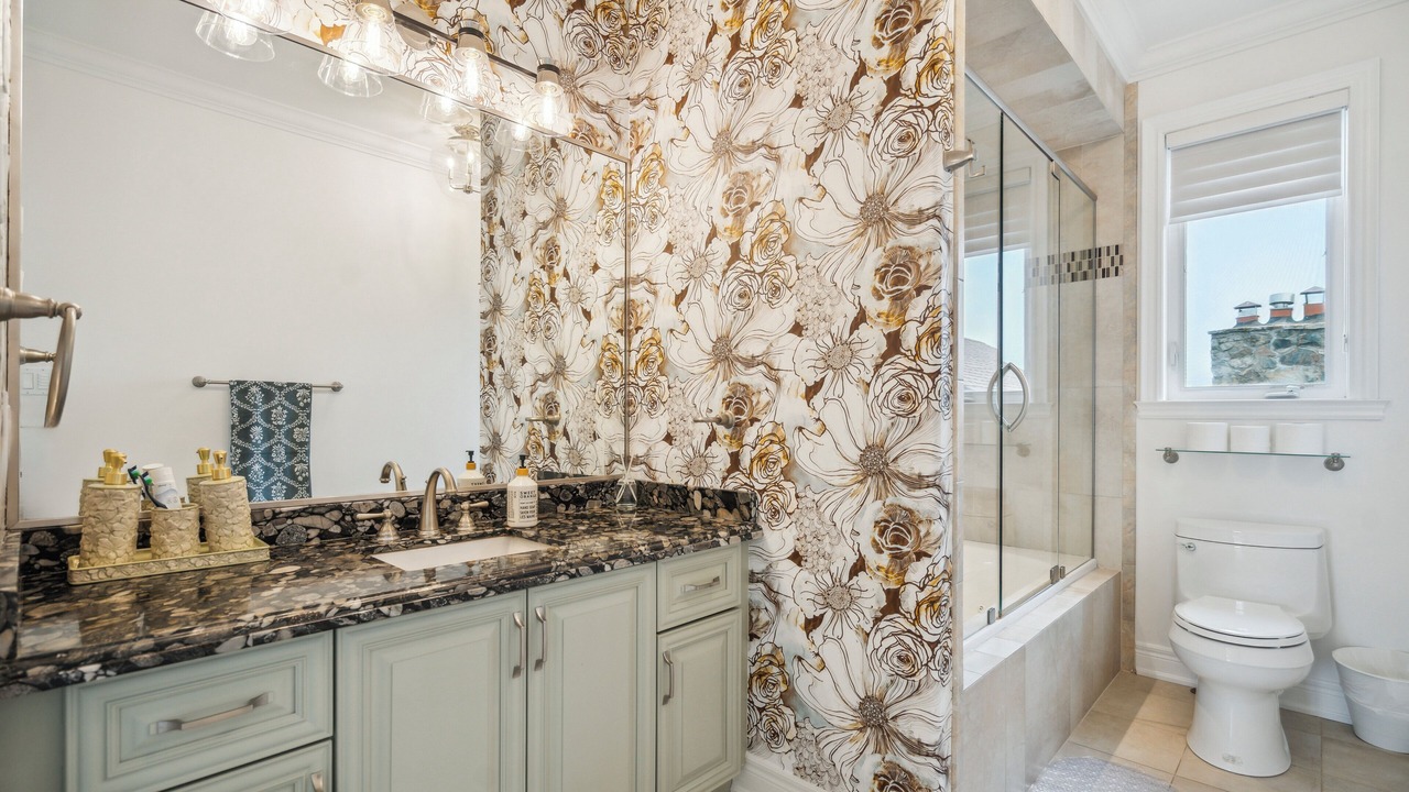 Photo of Bathroom in Stoney Creek
