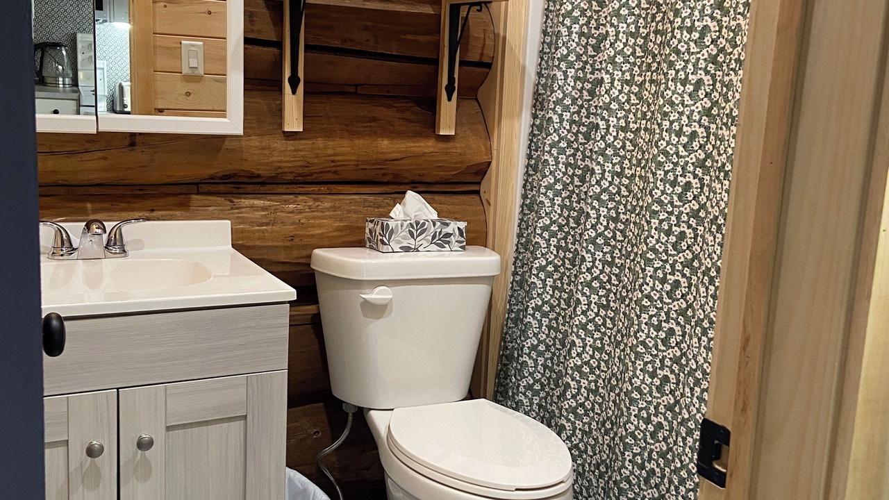 Photo of Bathroom in Highland Grove