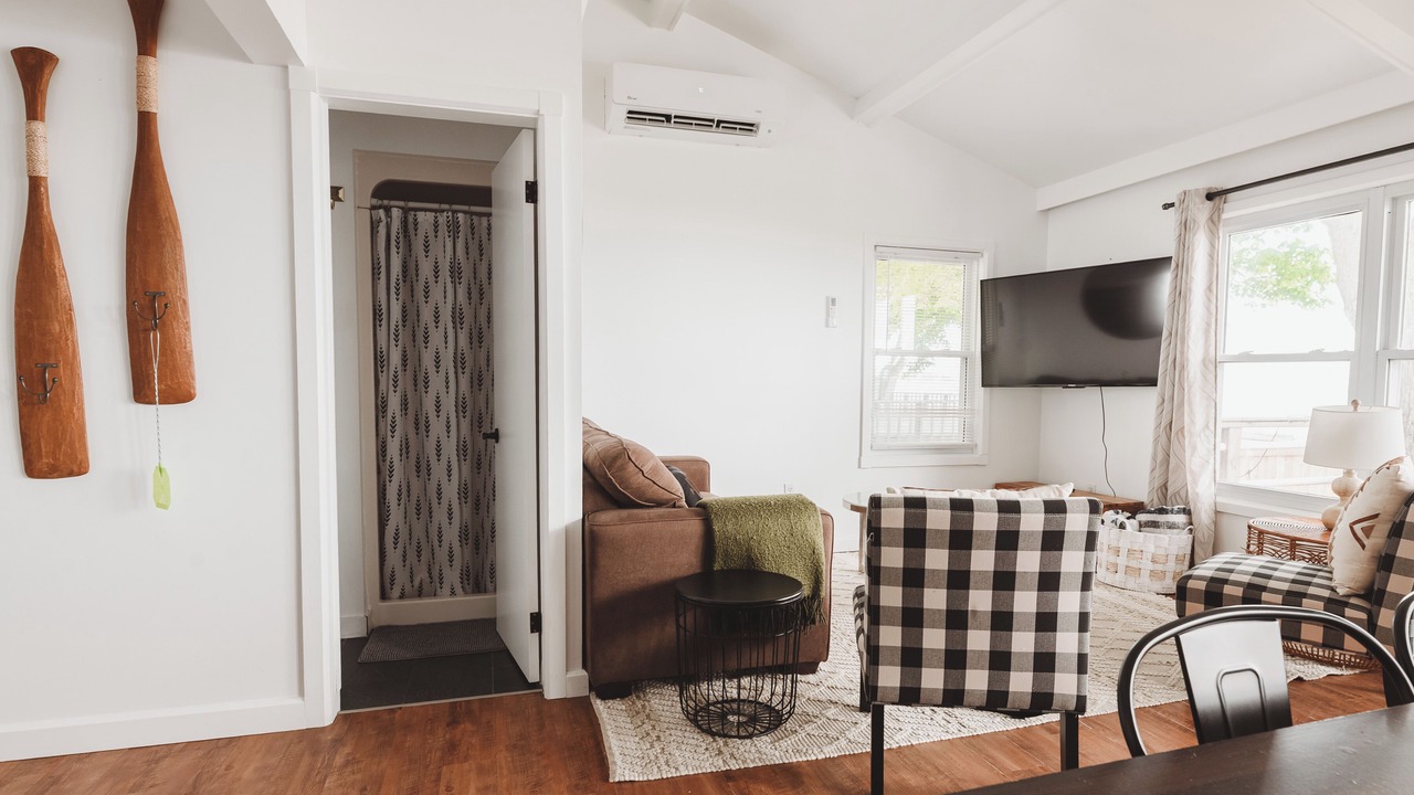 Photo of Livingroom in Kettle Point 44