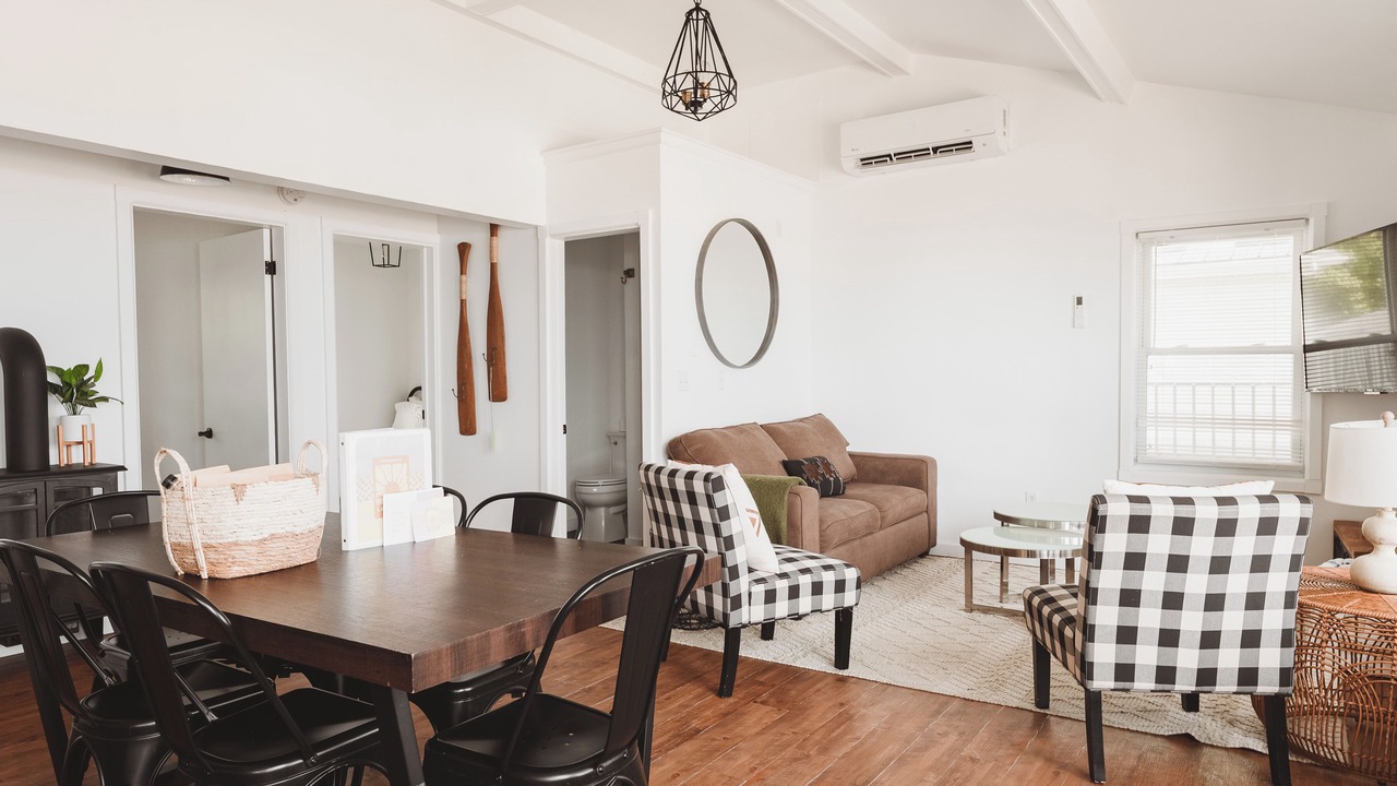 Photo of Livingroom in Kettle Point 44