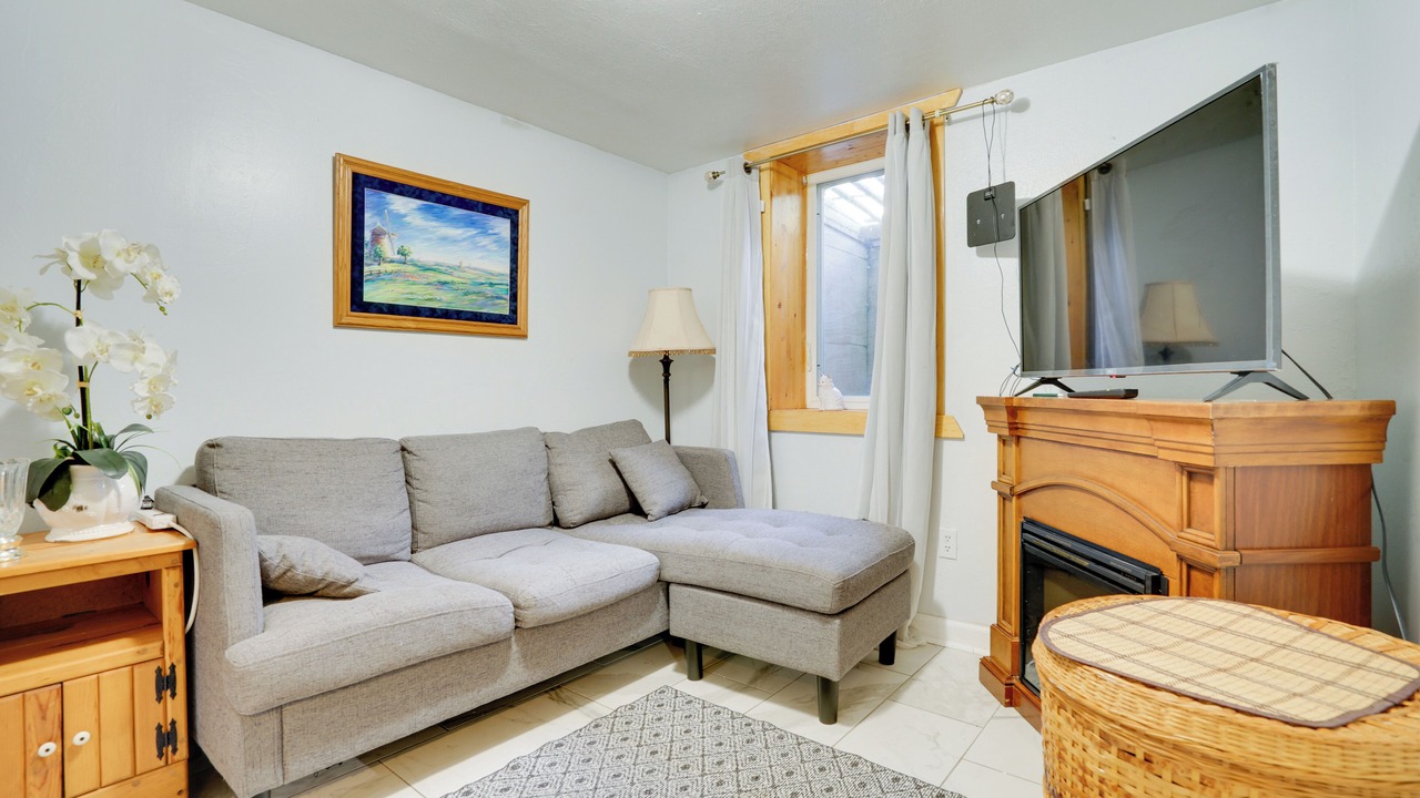 Photo of Livingroom in Oak Grove