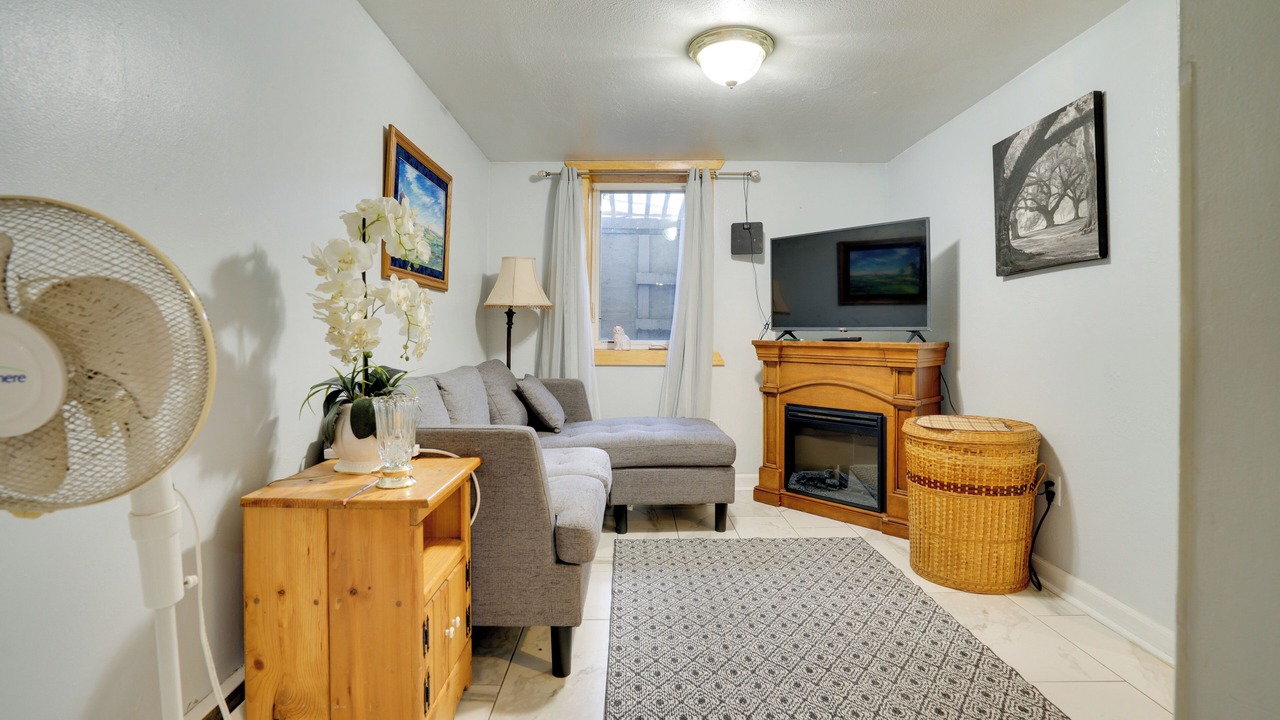Photo of Livingroom in Oak Grove