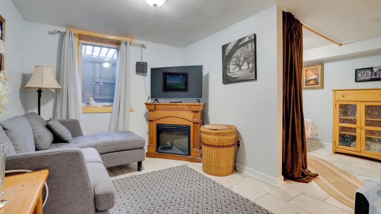 Photo of Livingroom in Oak Grove