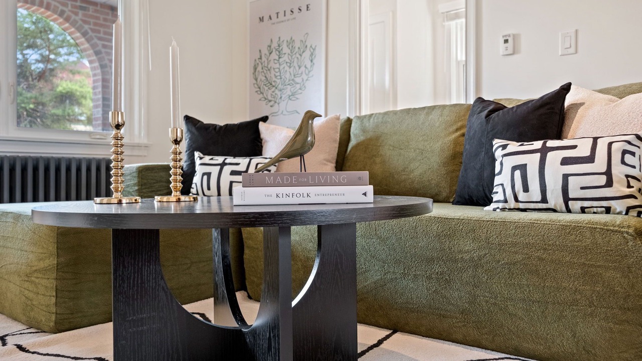 Photo of Livingroom in Oakwood Village