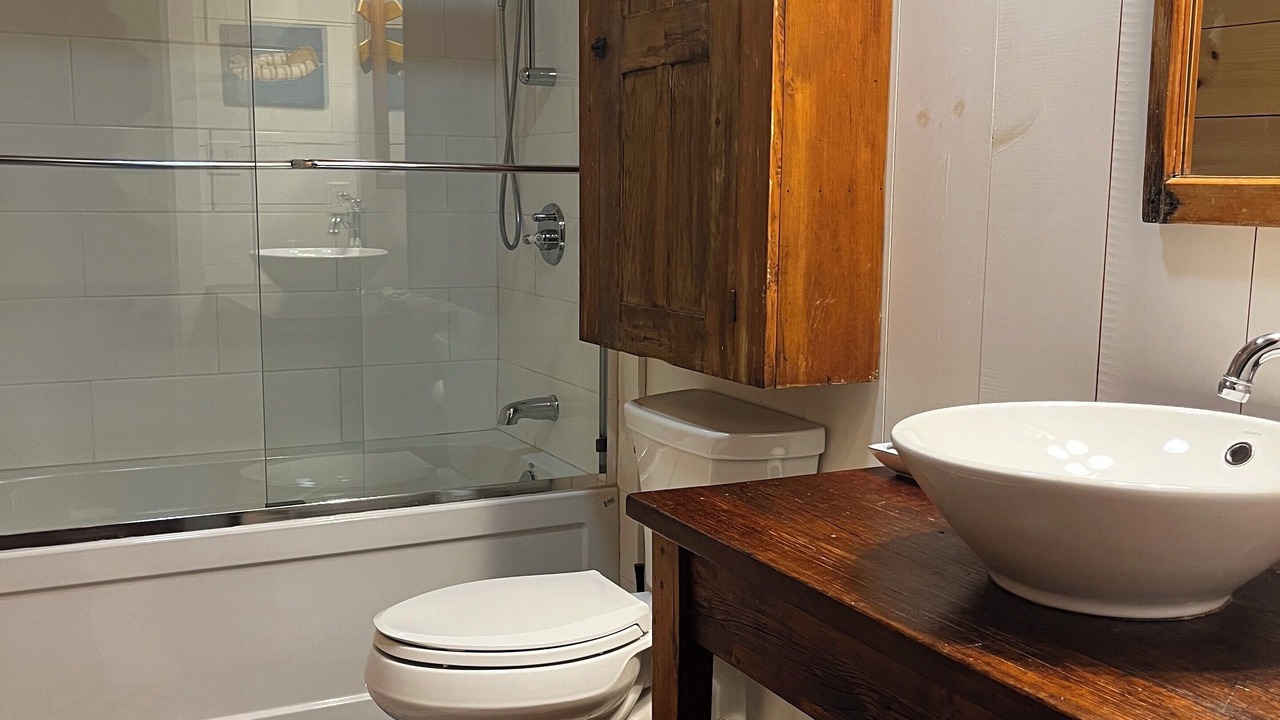 Photo of Bathroom in Grand Bend