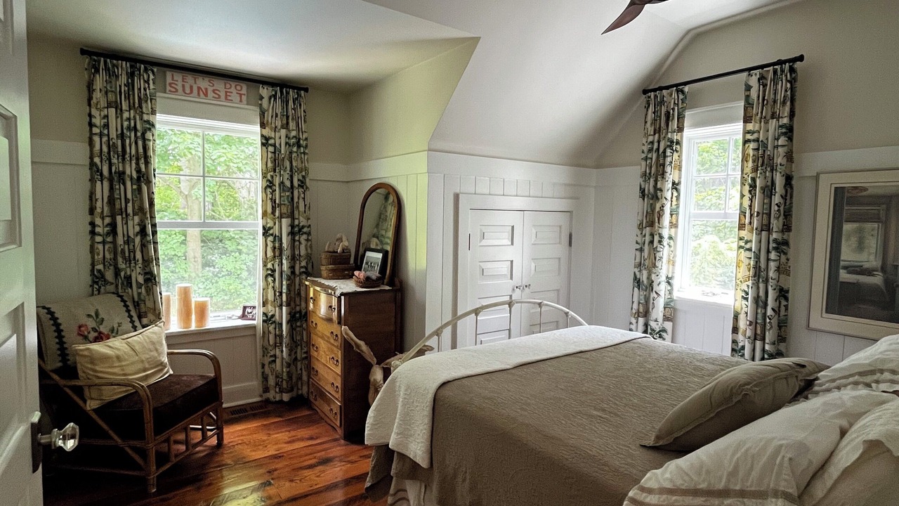Photo of Bedroom in Grand Bend
