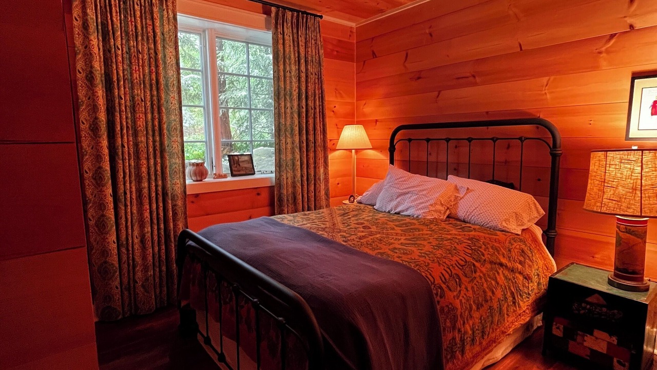 Photo of Bedroom in Grand Bend