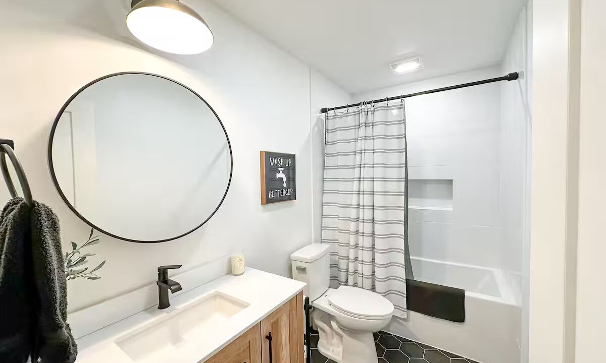 Photo of Bathroom in Alban