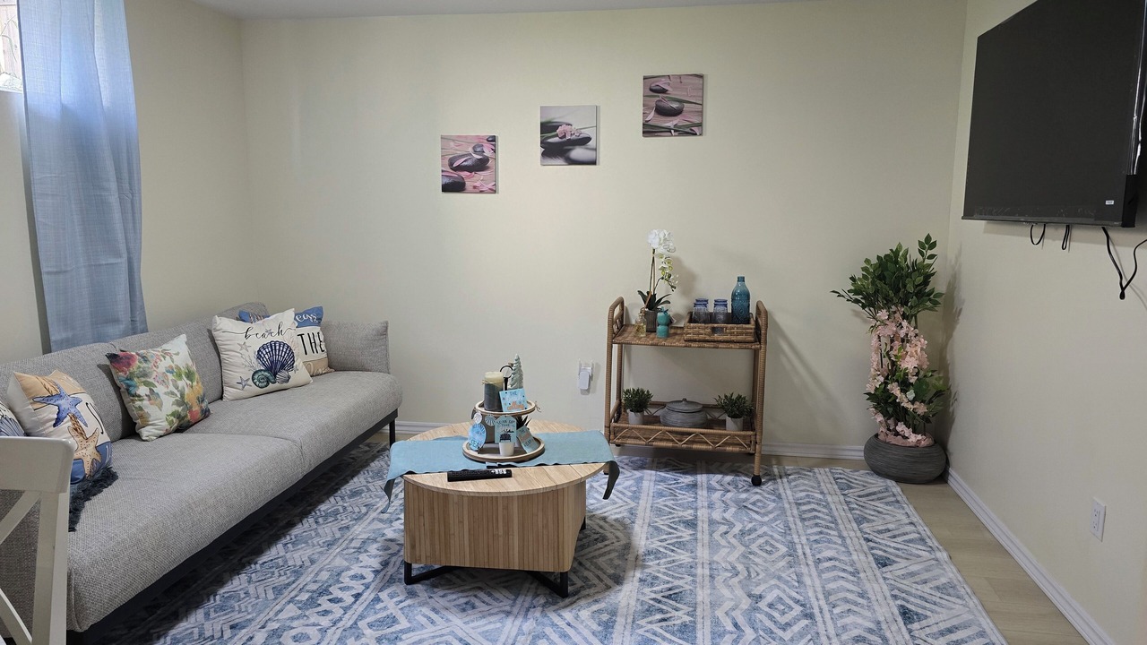 Photo of Livingroom in Russell