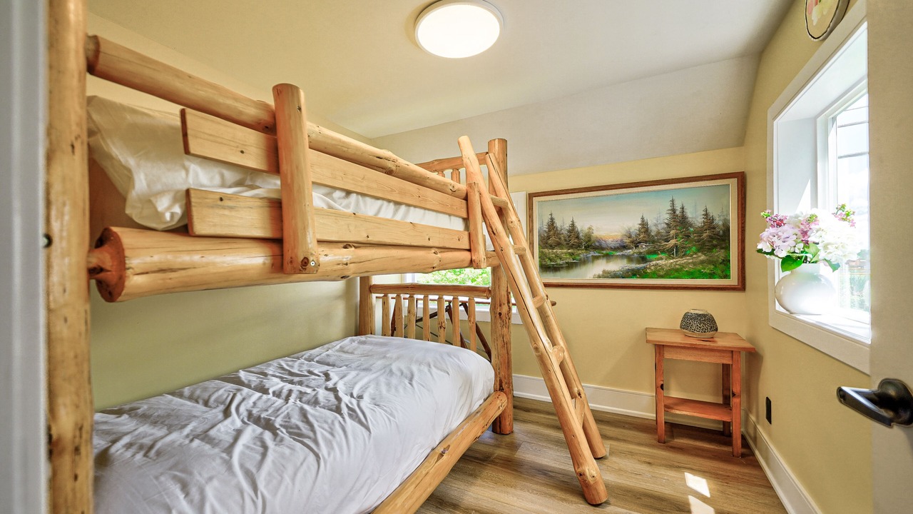 Photo of Bedroom in Gravenhurst