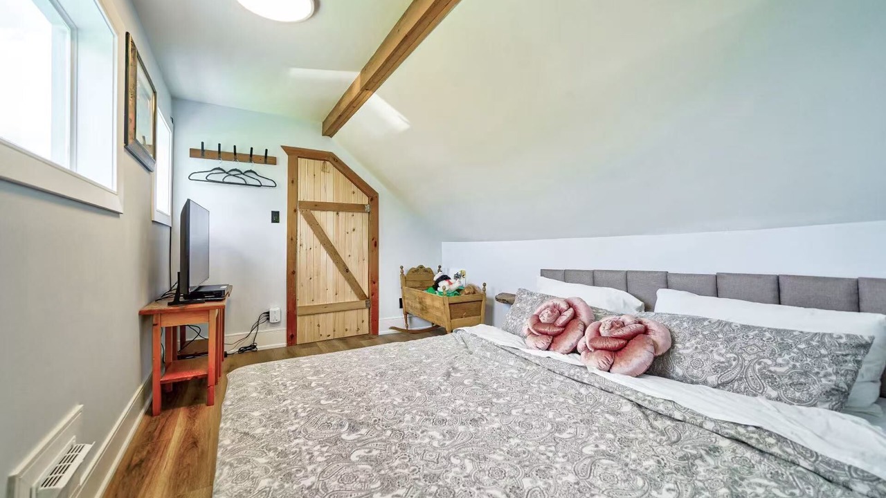 Photo of Bedroom in Gravenhurst